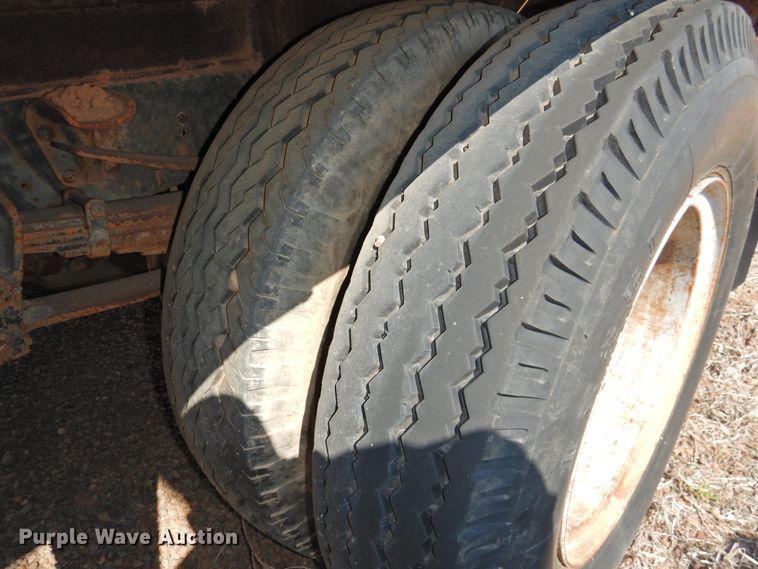 image for item DJ8490 Ford F700  water truck