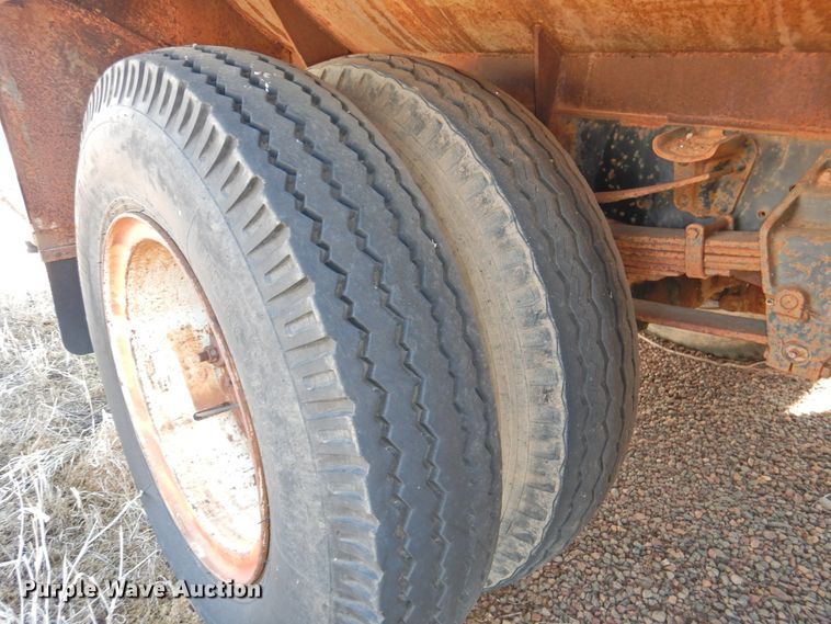 image for item DJ8490 Ford F700  water truck