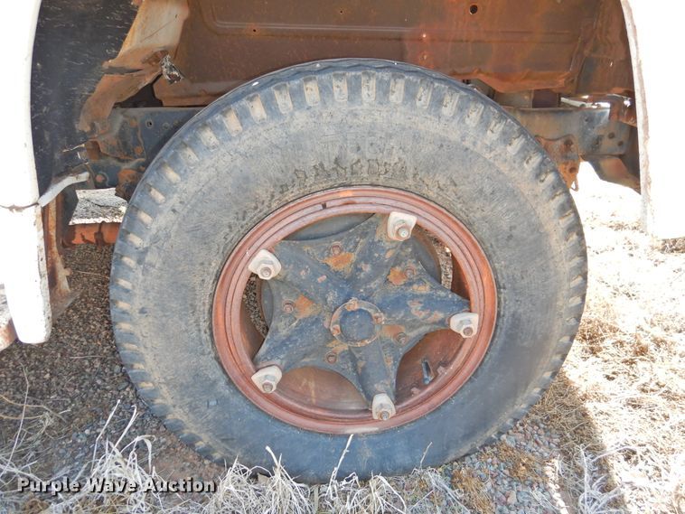 image for item DJ8490 Ford F700  water truck