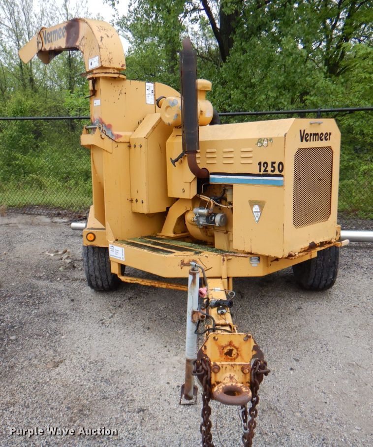 image for item DK8999 1996 Vermeer 1250BC  wood chipper