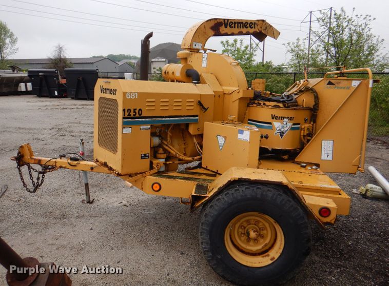 image for item DK8999 1996 Vermeer 1250BC  wood chipper