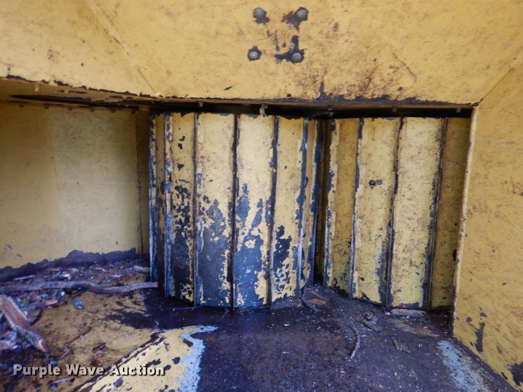 image for item DK8999 1996 Vermeer 1250BC  wood chipper