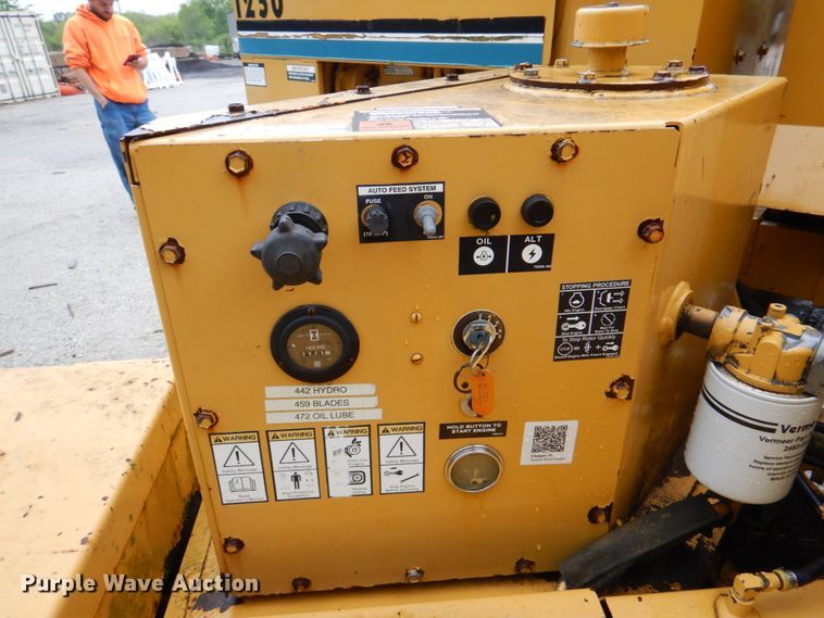 image for item DK8999 1996 Vermeer 1250BC  wood chipper
