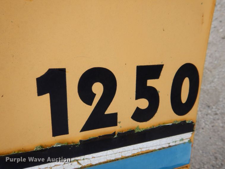 image for item DK8999 1996 Vermeer 1250BC  wood chipper