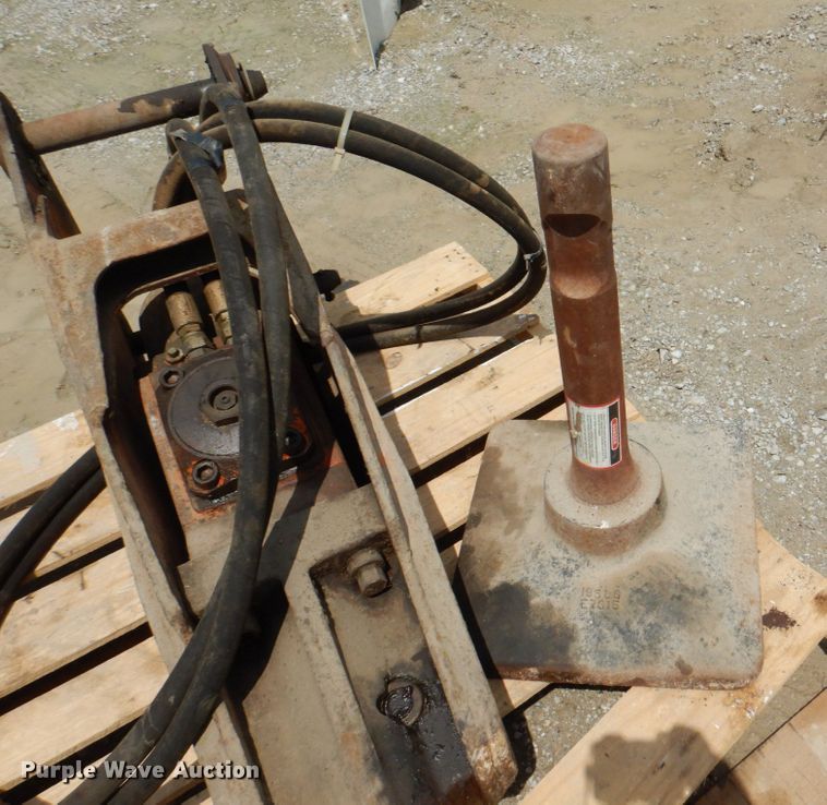 image for item DL0025 Stanley MB550 breaker