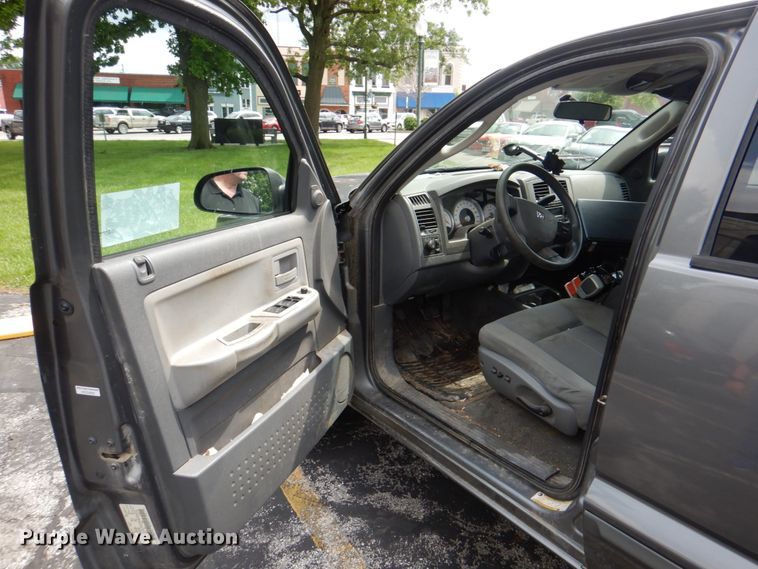 image for item DL0038 2006 Dodge Dakota SLT  Crew Cab pickup truck