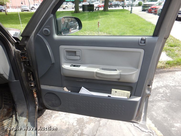 image for item DL0038 2006 Dodge Dakota SLT  Crew Cab pickup truck