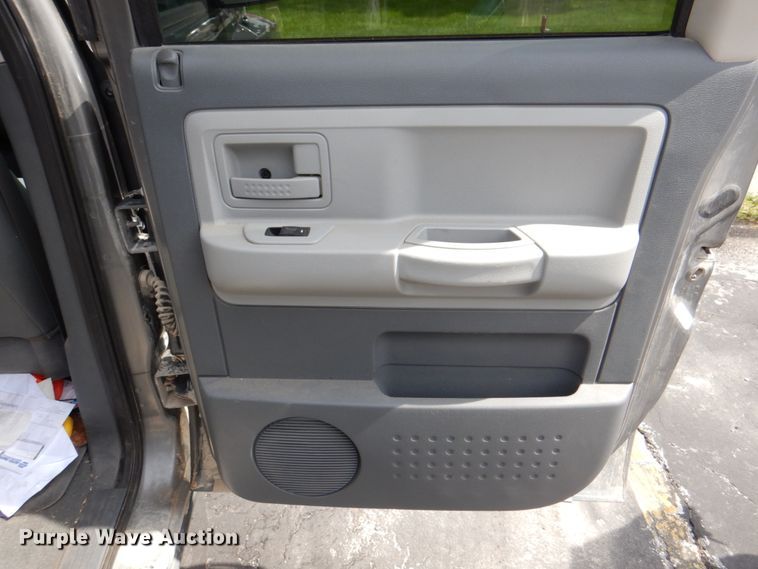 image for item DL0038 2006 Dodge Dakota SLT  Crew Cab pickup truck