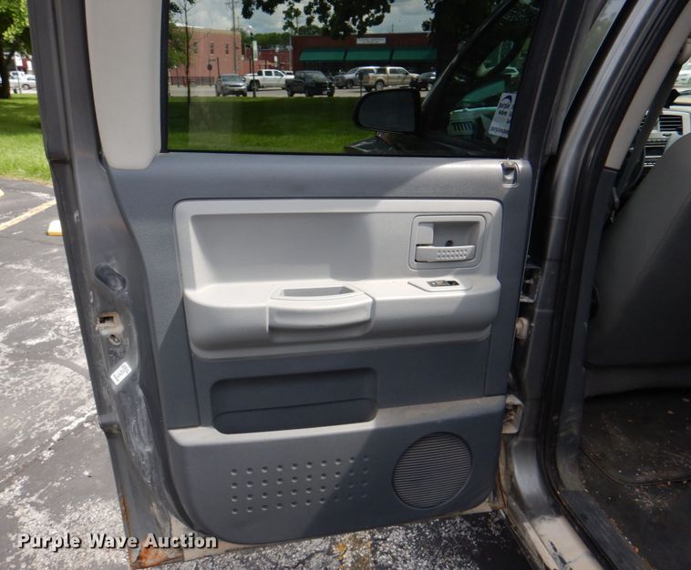 image for item DL0038 2006 Dodge Dakota SLT  Crew Cab pickup truck