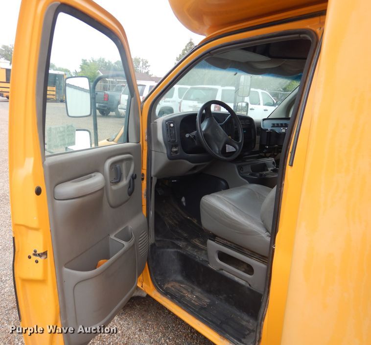 image for item DL0298 2000 Chevrolet  school bus