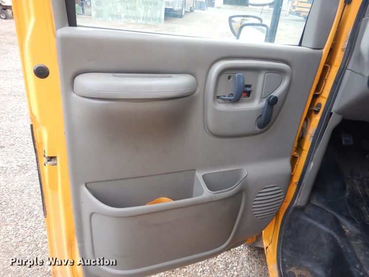 image for item DL0298 2000 Chevrolet  school bus