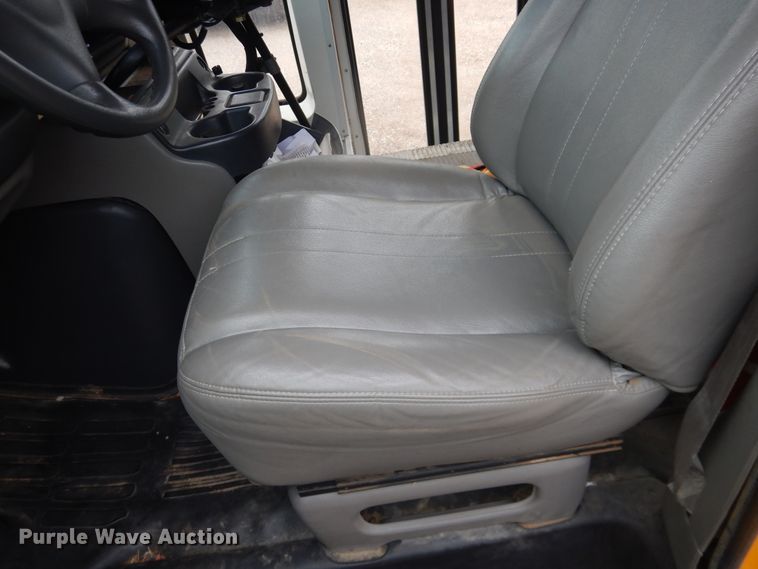 image for item DL0298 2000 Chevrolet  school bus