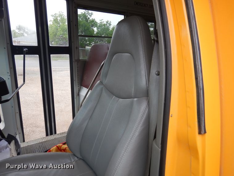image for item DL0298 2000 Chevrolet  school bus
