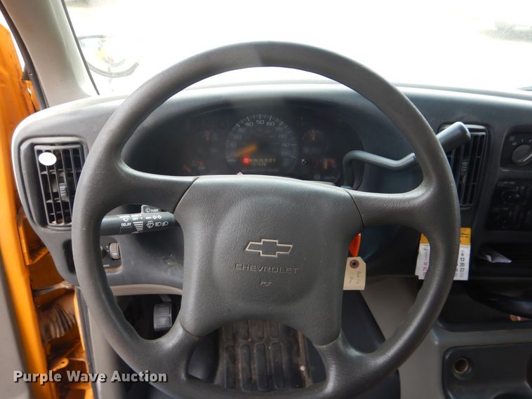 image for item DL0298 2000 Chevrolet  school bus