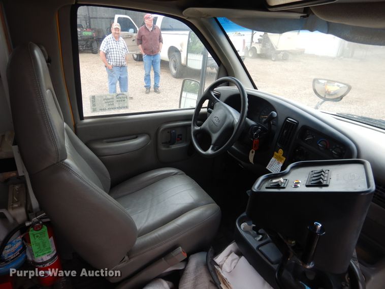 image for item DL0298 2000 Chevrolet  school bus