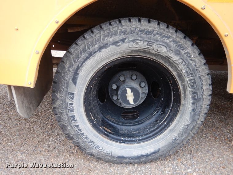 image for item DL0298 2000 Chevrolet  school bus