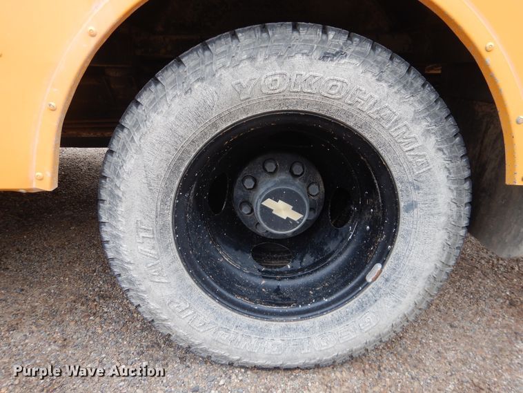 image for item DL0298 2000 Chevrolet  school bus