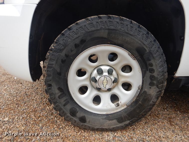 image for item DL0299 2010 Chevrolet Suburban  SUV