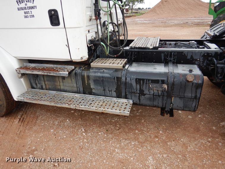 image for item DL0343 1999 Freightliner FL80  semi truck