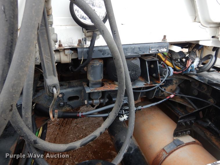 image for item DL0343 1999 Freightliner FL80  semi truck