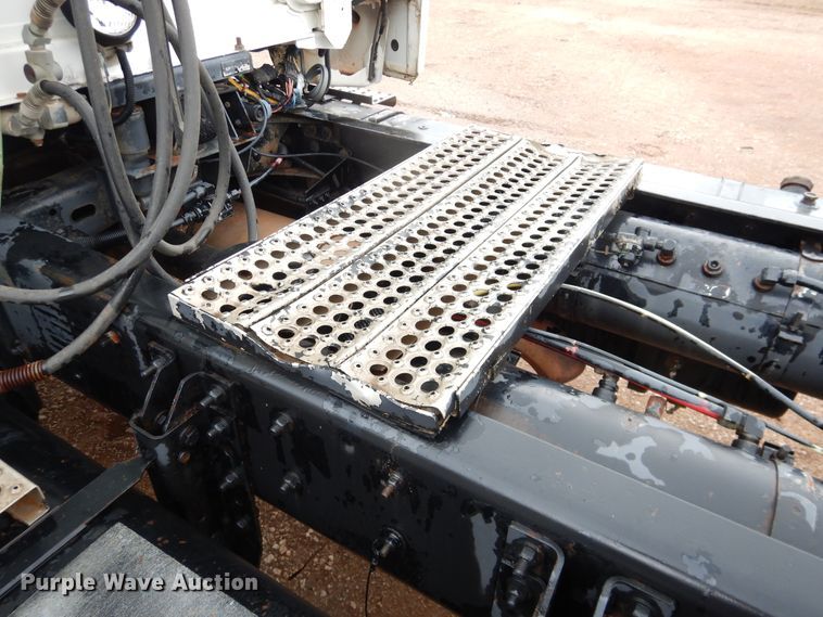 image for item DL0343 1999 Freightliner FL80  semi truck