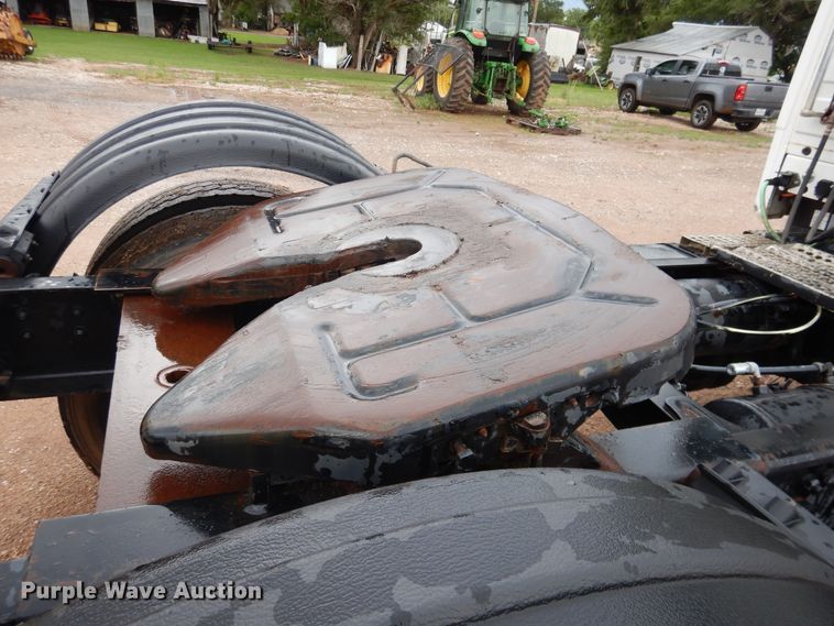 image for item DL0343 1999 Freightliner FL80  semi truck