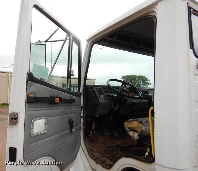 image for item DL0343 1999 Freightliner FL80  semi truck