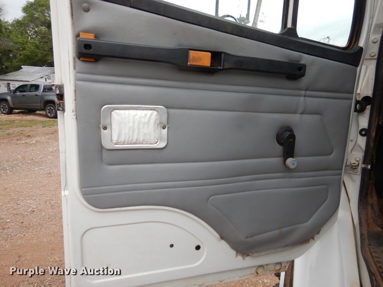 image for item DL0343 1999 Freightliner FL80  semi truck