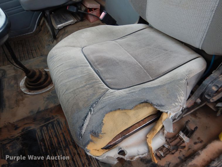 image for item DL0343 1999 Freightliner FL80  semi truck