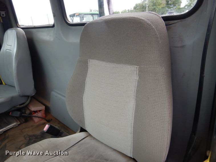 image for item DL0343 1999 Freightliner FL80  semi truck