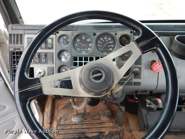 image for item DL0343 1999 Freightliner FL80  semi truck