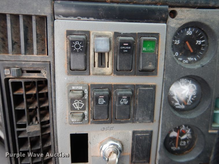 image for item DL0343 1999 Freightliner FL80  semi truck