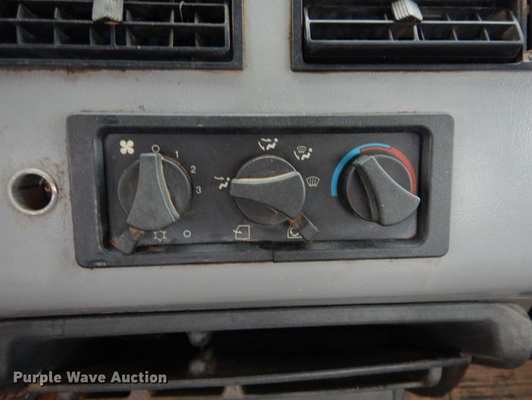 image for item DL0343 1999 Freightliner FL80  semi truck