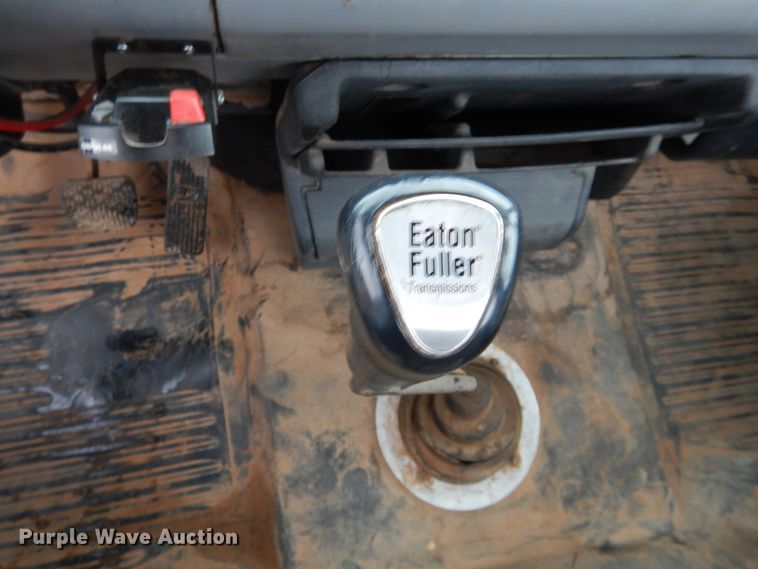 image for item DL0343 1999 Freightliner FL80  semi truck