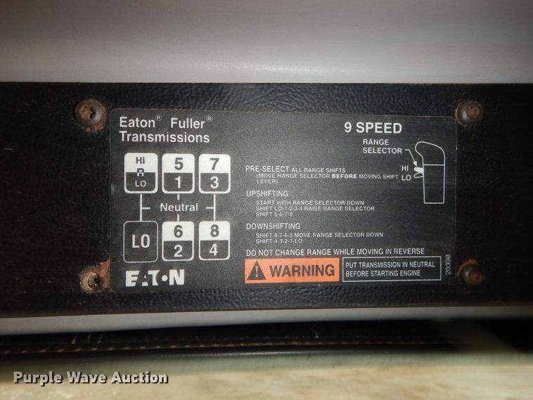 image for item DL0343 1999 Freightliner FL80  semi truck