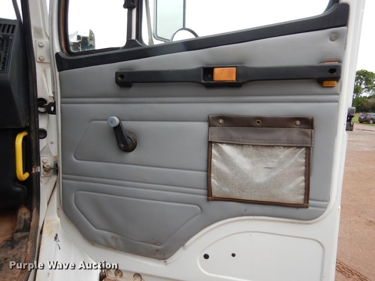 image for item DL0343 1999 Freightliner FL80  semi truck