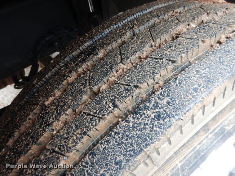 image for item DL0343 1999 Freightliner FL80  semi truck