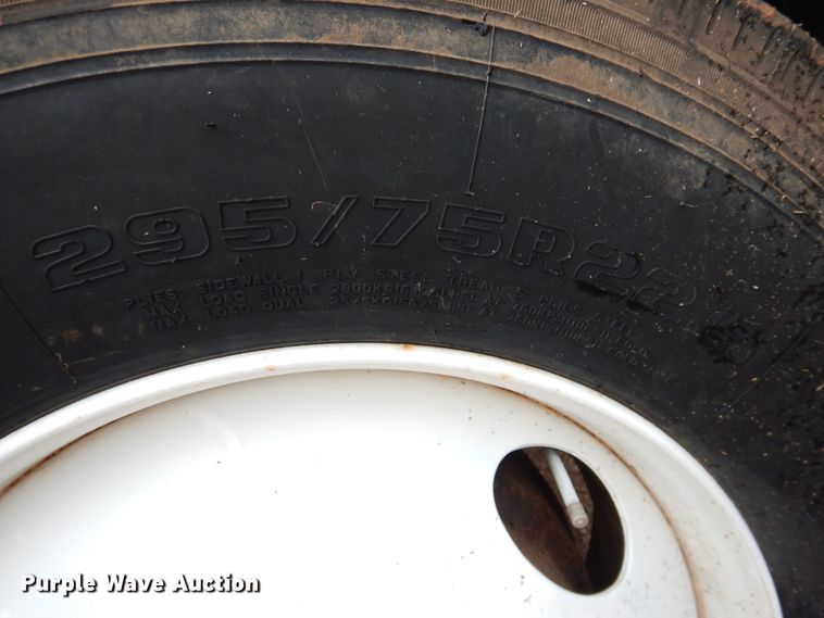 image for item DL0343 1999 Freightliner FL80  semi truck