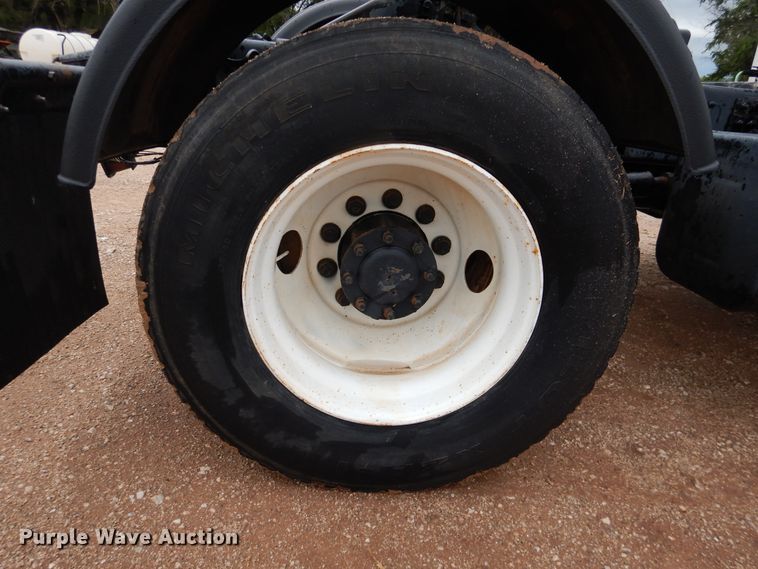 image for item DL0343 1999 Freightliner FL80  semi truck