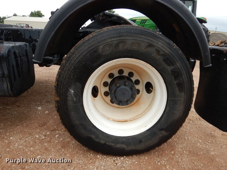 image for item DL0343 1999 Freightliner FL80  semi truck