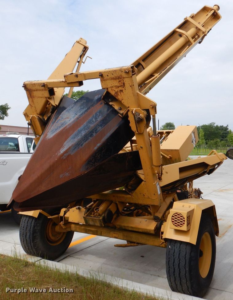 image for item DL8237 2000 Vermeer TS44A  tree spade