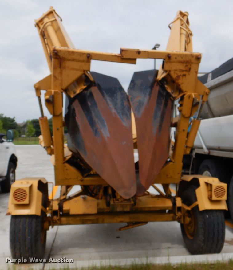 image for item DL8237 2000 Vermeer TS44A  tree spade