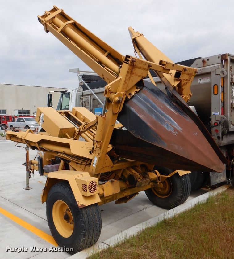 image for item DL8237 2000 Vermeer TS44A  tree spade