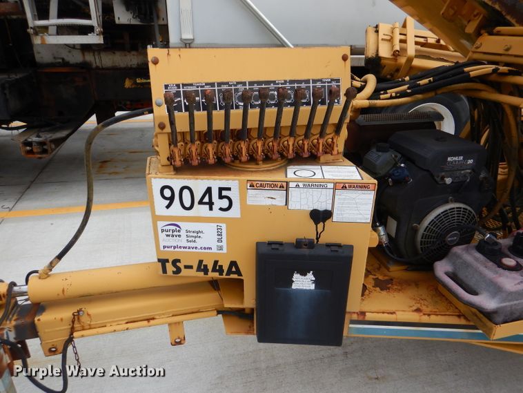 image for item DL8237 2000 Vermeer TS44A  tree spade