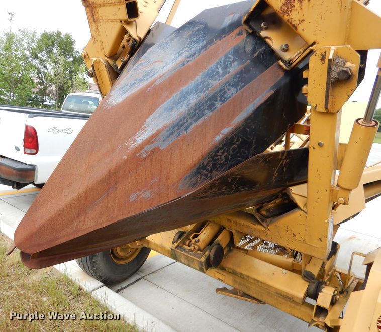 image for item DL8237 2000 Vermeer TS44A  tree spade