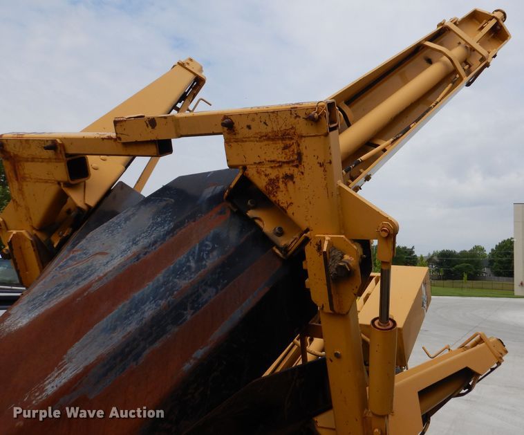 image for item DL8237 2000 Vermeer TS44A  tree spade