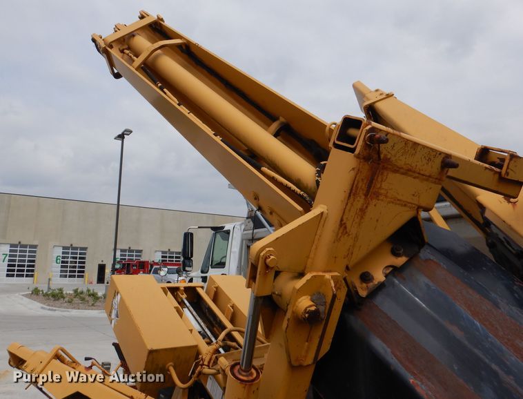 image for item DL8237 2000 Vermeer TS44A  tree spade