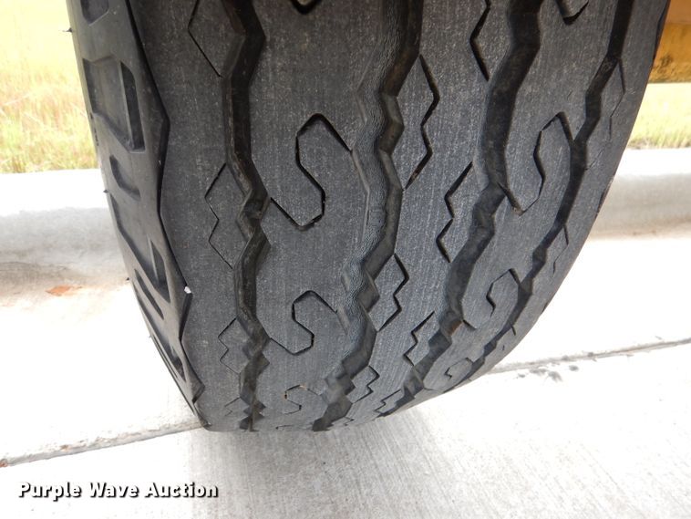 image for item DL8237 2000 Vermeer TS44A  tree spade