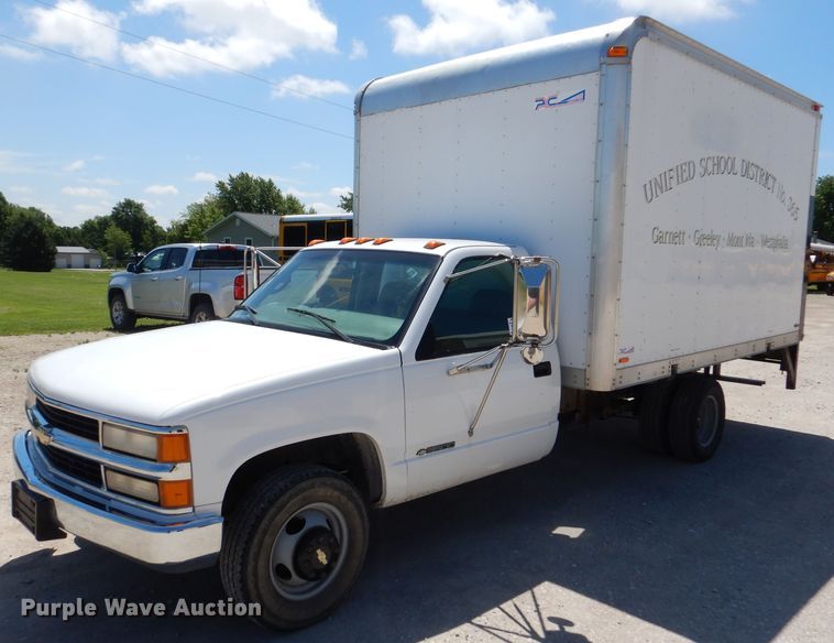 image for item DL8857 2000 Chevrolet C3500  box truck