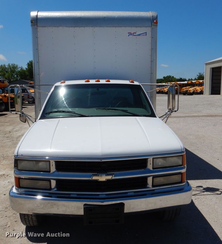 image for item DL8857 2000 Chevrolet C3500  box truck
